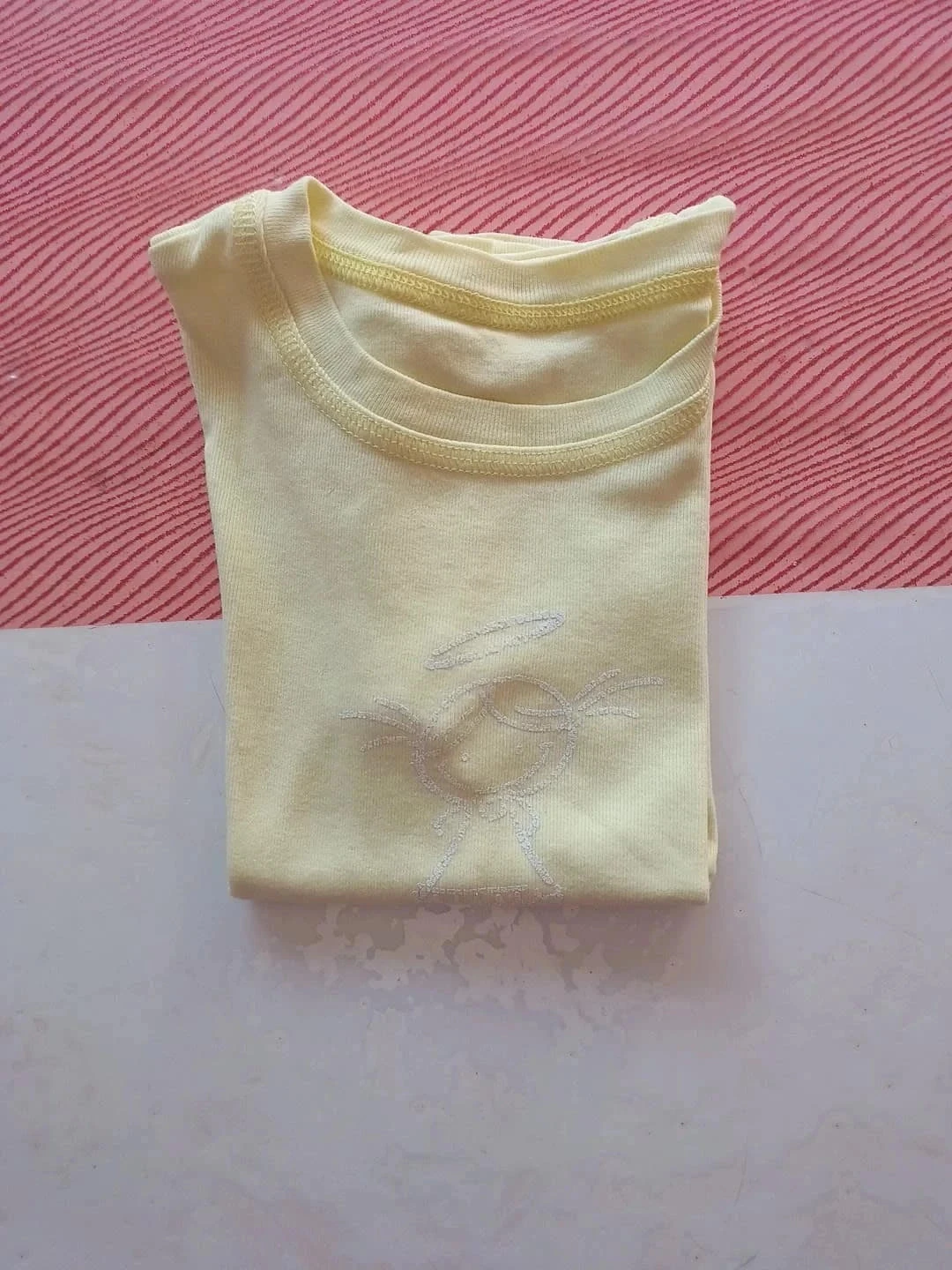 Tee shirt 5 ans jaune citron